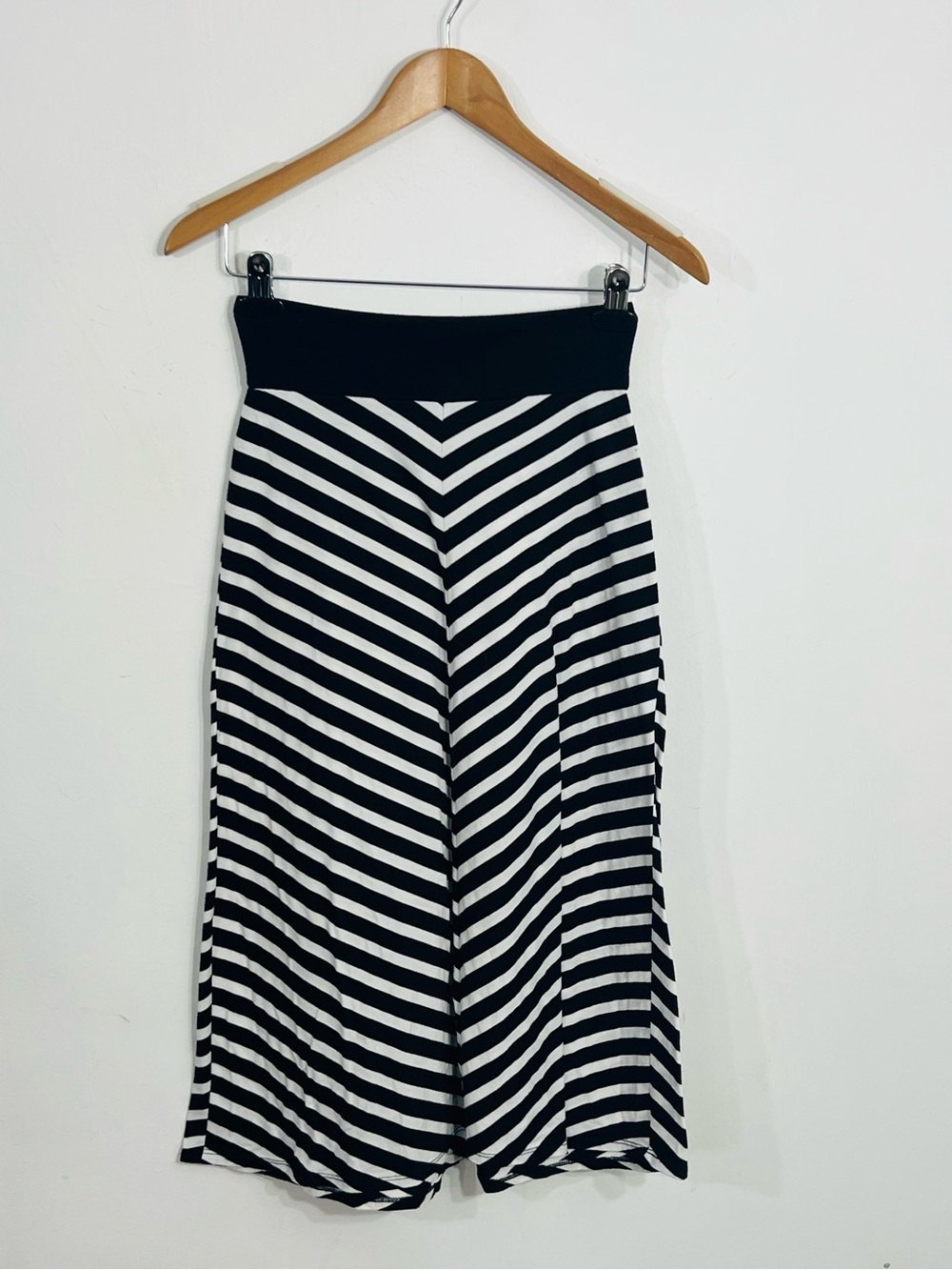 Miss Understood Juniors Black White Striped Maxi Skirt Size Large Stretch Comfy